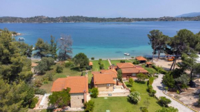 Villa Egeo - Beachfront Paradise, Private Beach, Starlink, BBQ